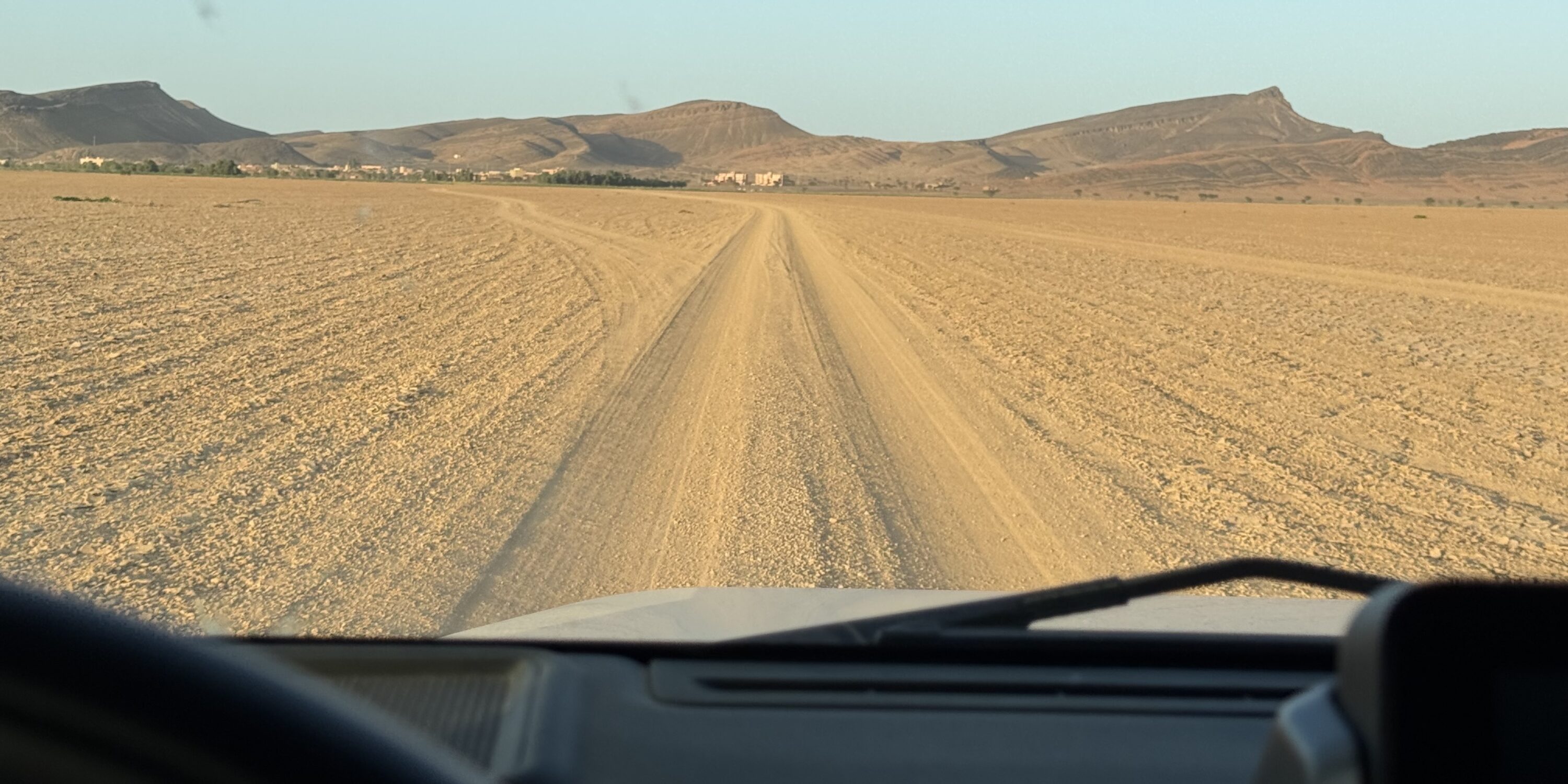 On the way to Said, Dar Lajdoud vor Merzouga, Marokko mit INEOS Grenadier
